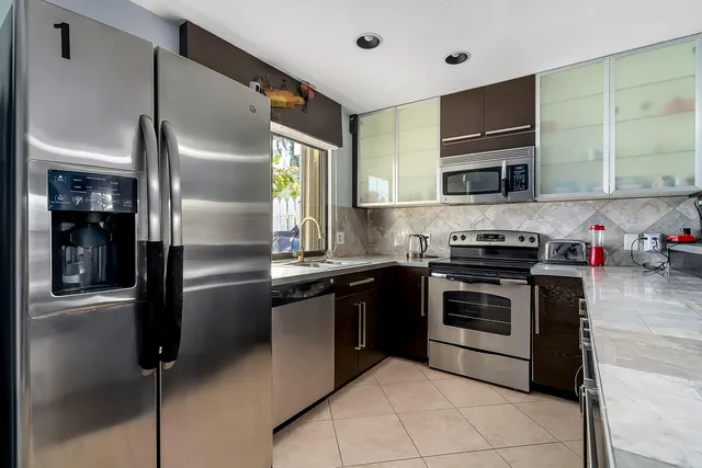 $274,900 | 326 West Pine Street, Lantana, FL 33462