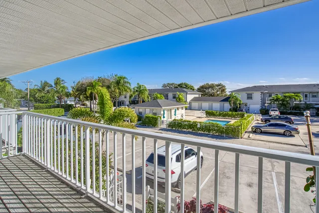 $274,900 | 326 West Pine Street, Lantana, FL 33462