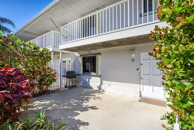 $274,900 | 326 West Pine Street, Lantana, FL 33462