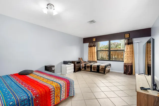 $274,900 | 326 West Pine Street, Lantana, FL 33462