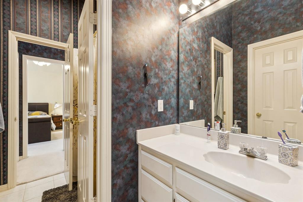 3825 Montecito Drive Denton, TX 76205 - Photo 30 of 37 a en suite bathroom with a sink and mirror