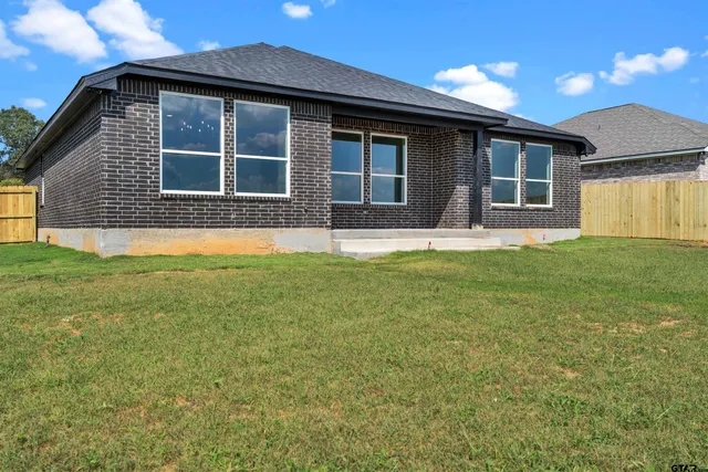 $321,000 | 16525 Crossing Circle, Lindale, TX 75771