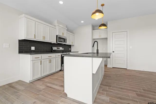 $321,000 | 16525 Crossing Circle, Lindale, TX 75771