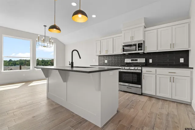 $321,000 | 16525 Crossing Circle, Lindale, TX 75771