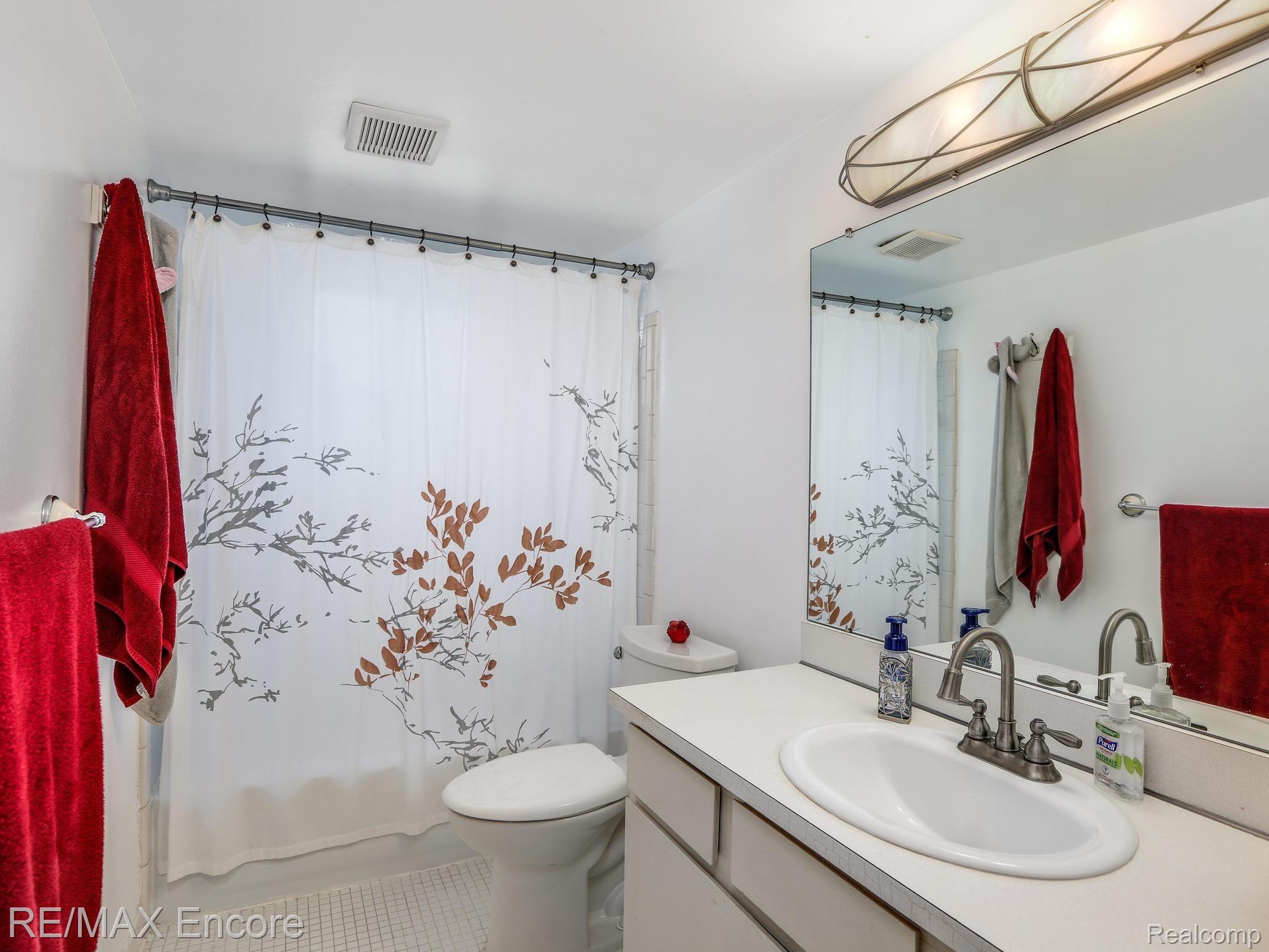 1541 Rustic Ridge Road Canton, MI 48188 - Photo 14 of 29 Large first floor bathroom!