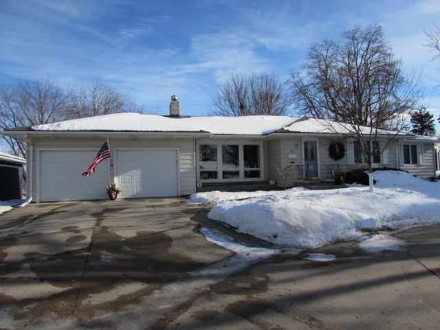$325,000 | 1317 Beach Place, Fairmont, MN 56031