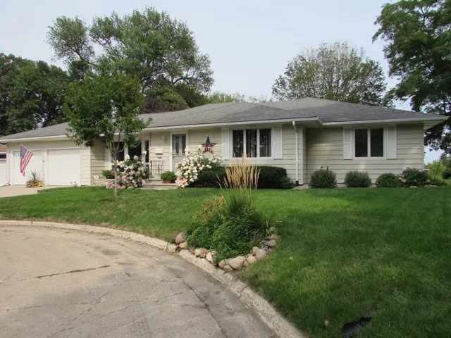 $325,000 | 1317 Beach Place, Fairmont, MN 56031