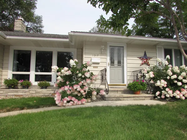 $325,000 | 1317 Beach Place, Fairmont, MN 56031