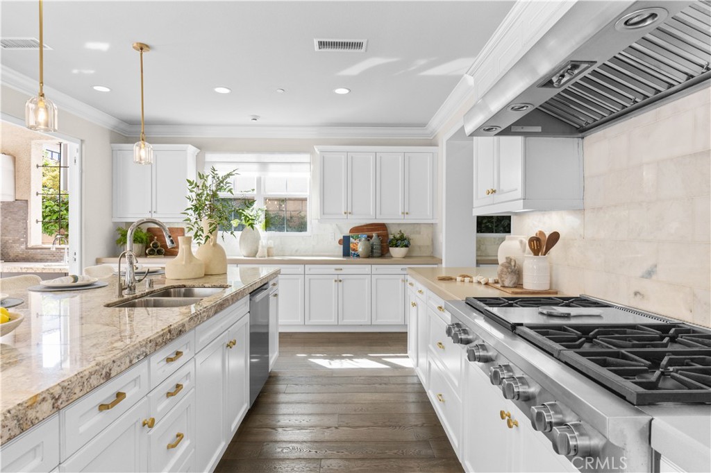 71 Clocktower Irvine, CA 92620 - Photo 13 of 59 Upgraded kitchen backsplash