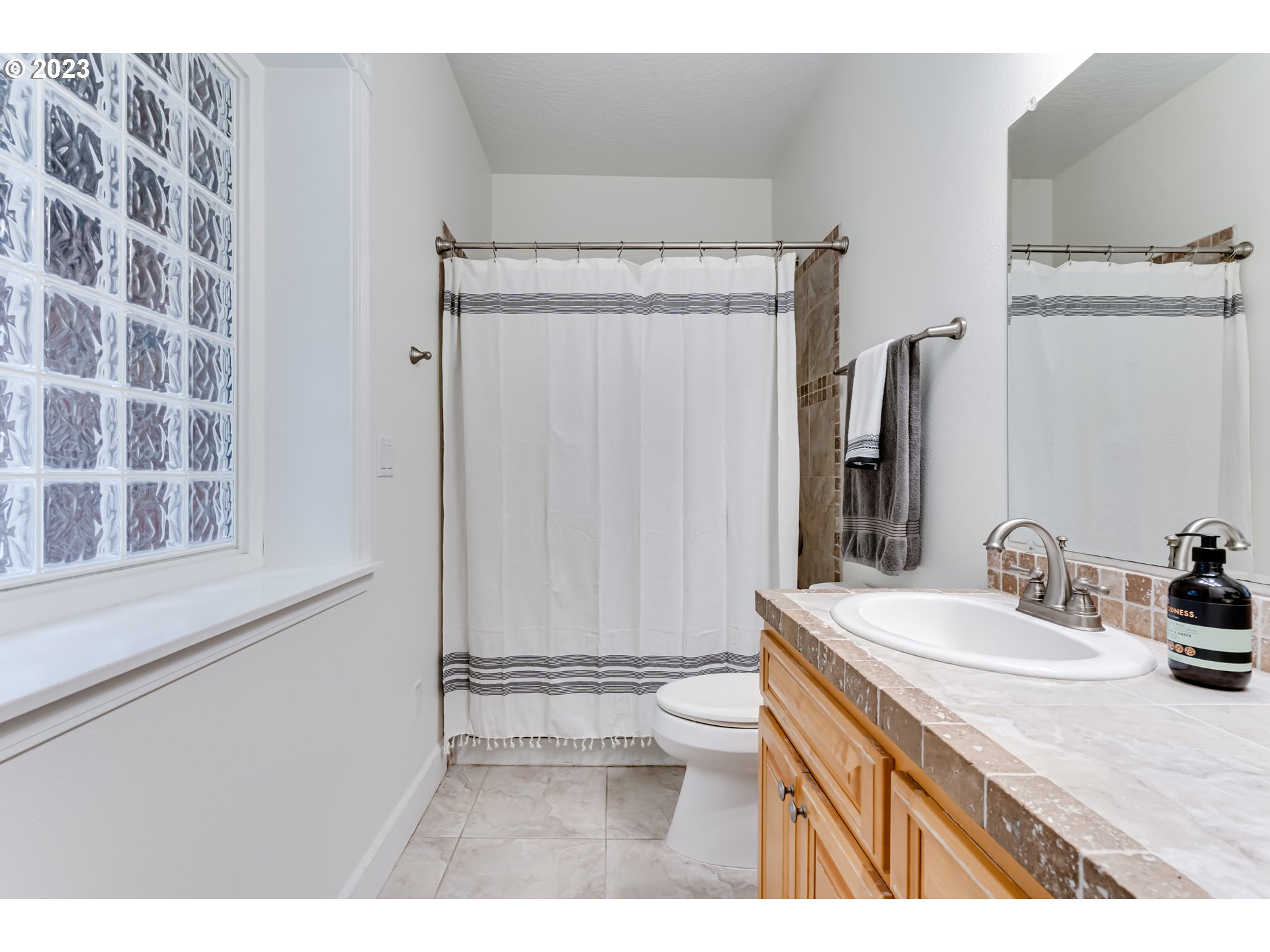 4506 Fox Hollow Road Eugene, OR 97405 - Photo 22 of 48 Bathroom, Attached