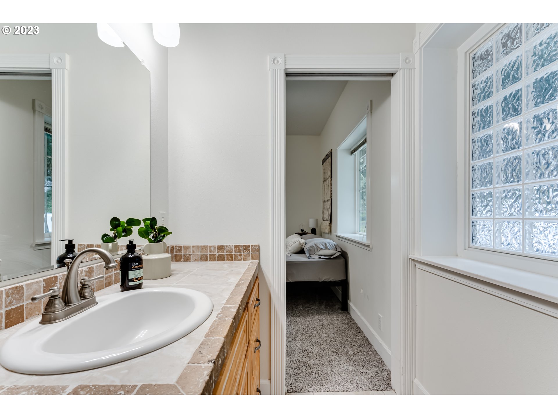 4506 Fox Hollow Road Eugene, OR 97405 - Photo 23 of 48 Bathroom, Attached
