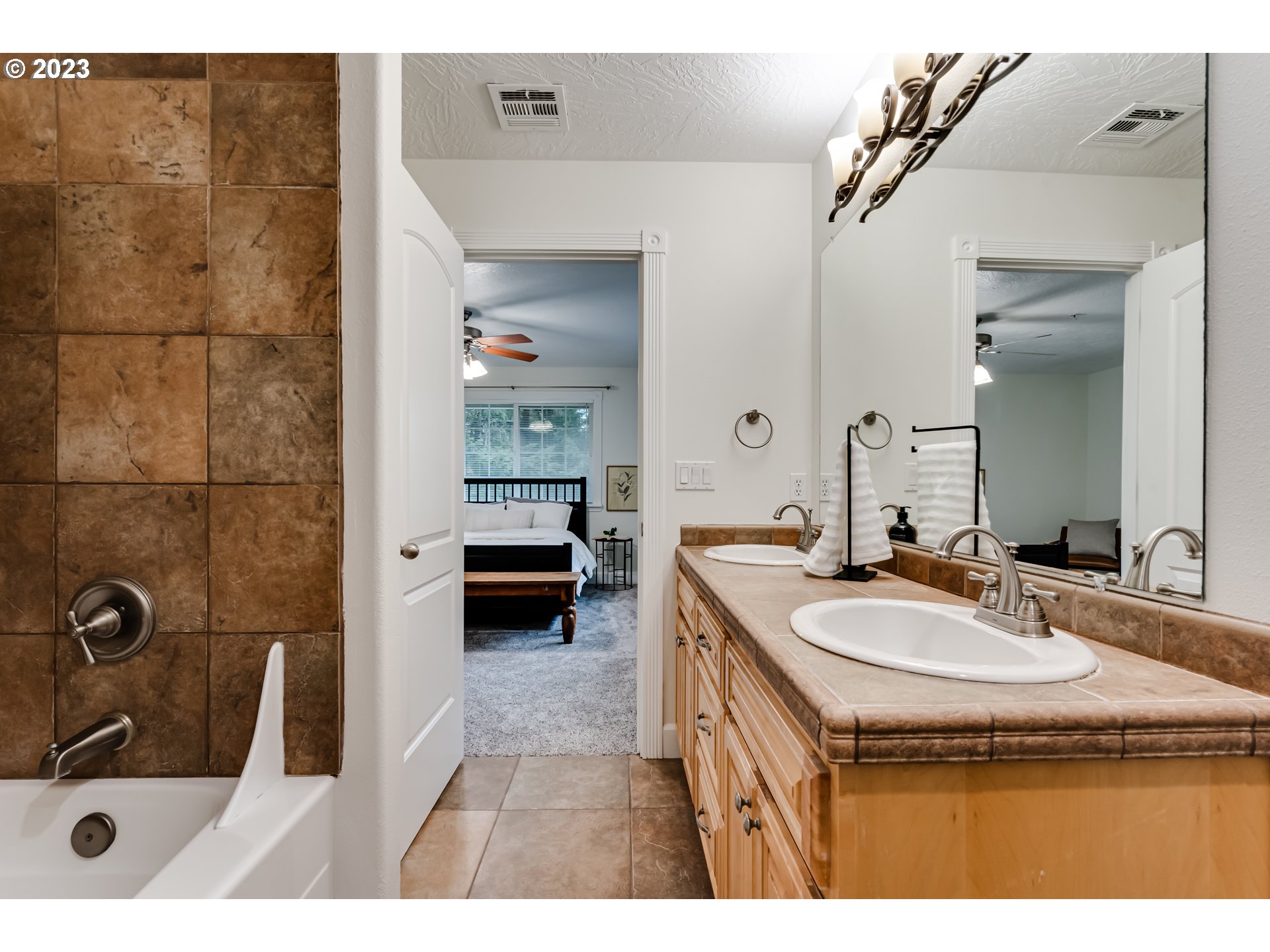 4506 Fox Hollow Road Eugene, OR 97405 - Photo 29 of 48 Bathroom, Attached