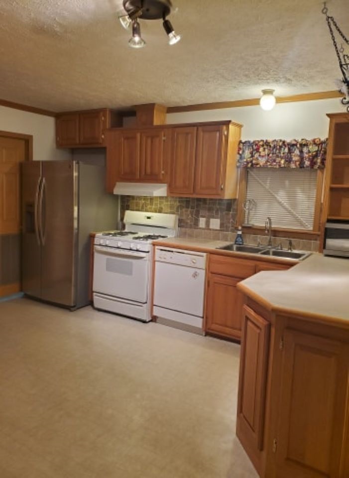 6485 North Lewis Road Coleman, MI 48618 - Photo 11 of 29 1871597-10.JPG