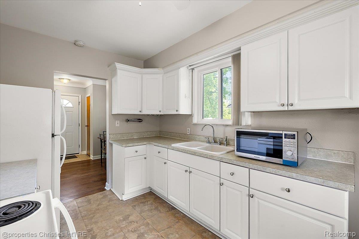 15501 Portis Road Plymouth, MI 48170 - Photo 12 of 37 28-15501 Portis Rd-28.jpg