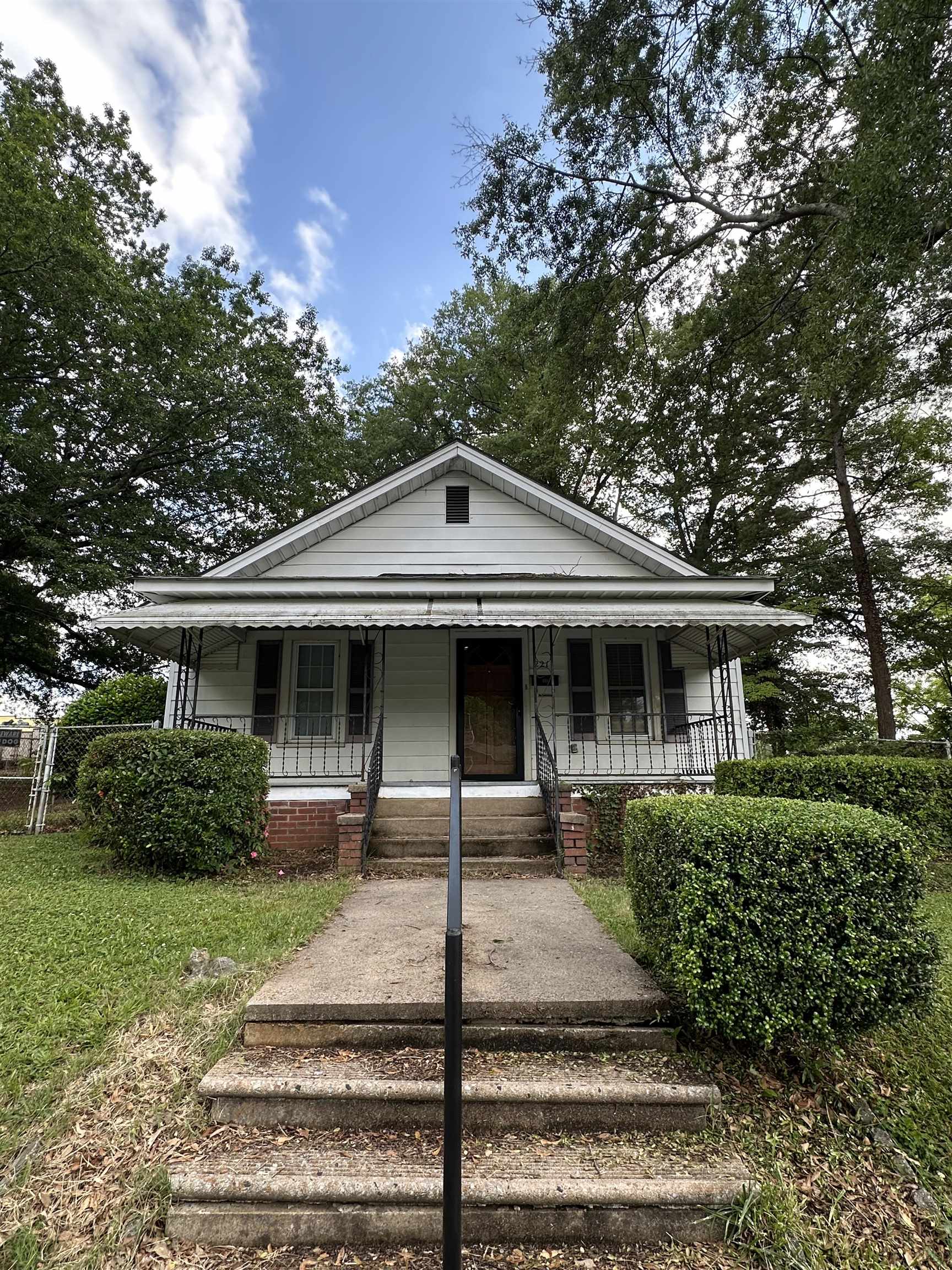 221 Mls St  