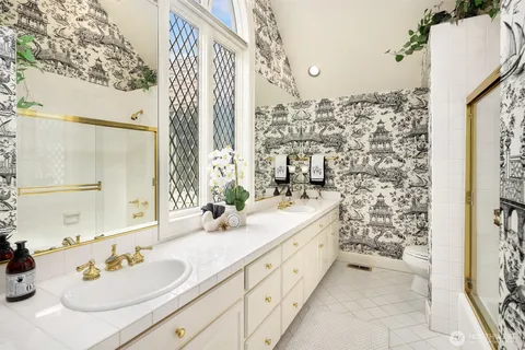 $4,999,000 | 8496 Northeast Woodland Cove Drive, Kirkland, WA 98034