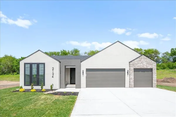 $690,000 | 2124 Southwest Wheatfield Court, Lee's Summit, MO 64082