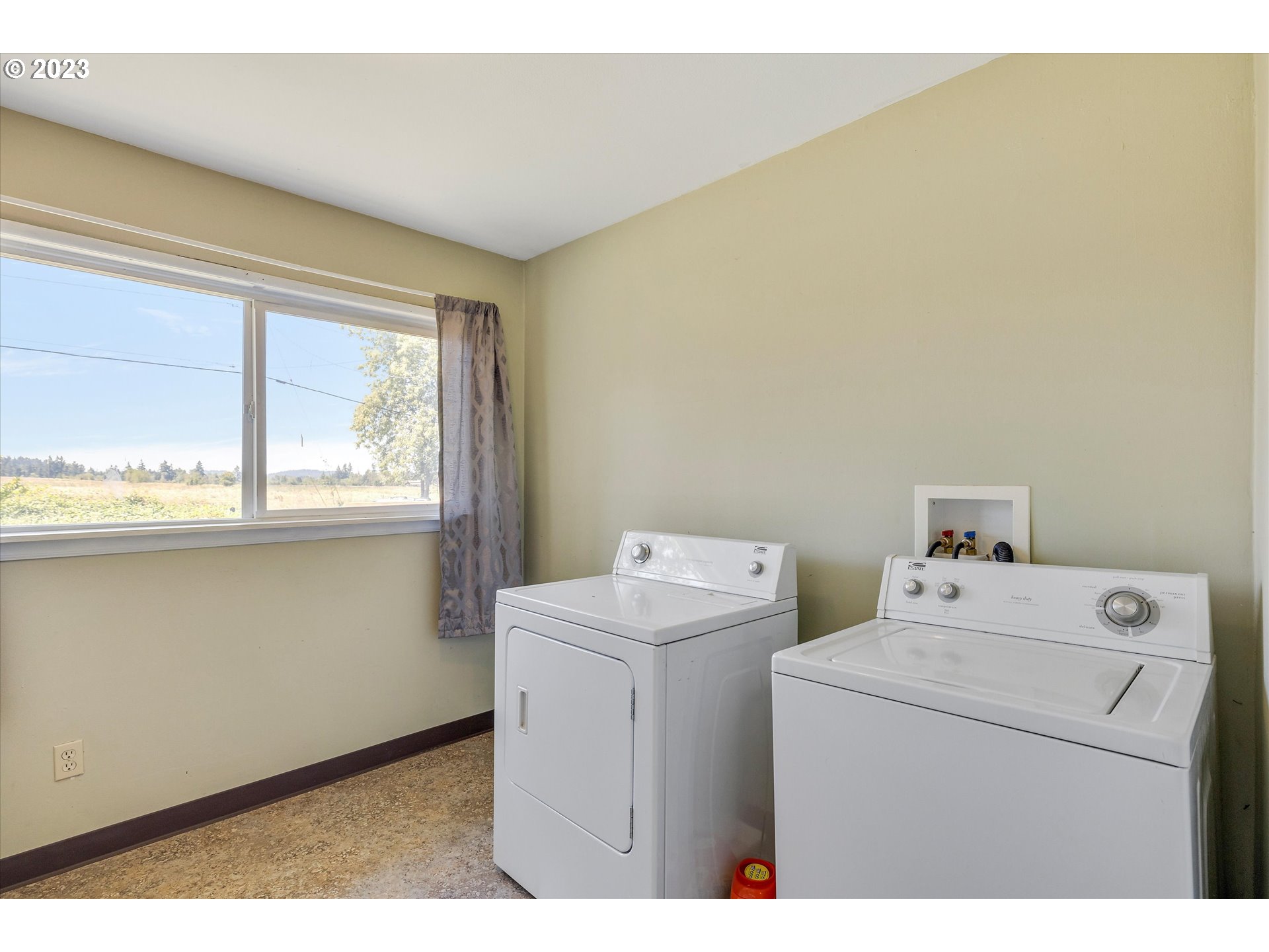 17981 Southeast Hemrich Road Damascus, OR 97089 - Photo 13 of 28 Laundry