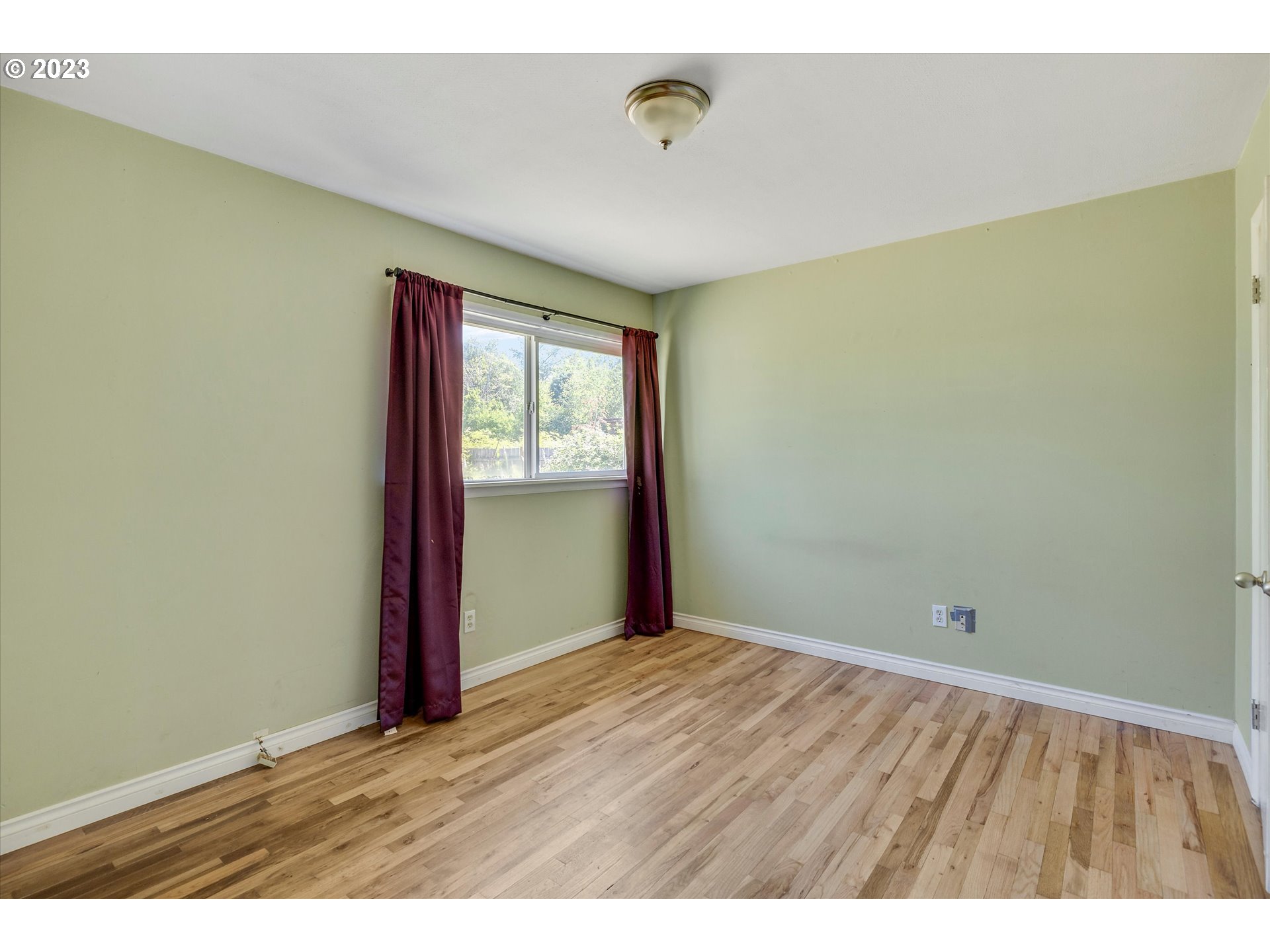 17981 Southeast Hemrich Road Damascus, OR 97089 - Photo 15 of 28 Bedroom