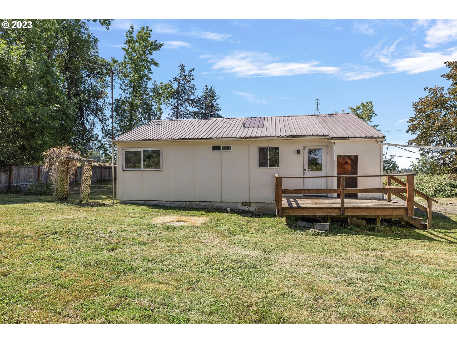 17981 Southeast Hemrich Road Damascus, OR 97089 - Photo 20 of 28 Deck