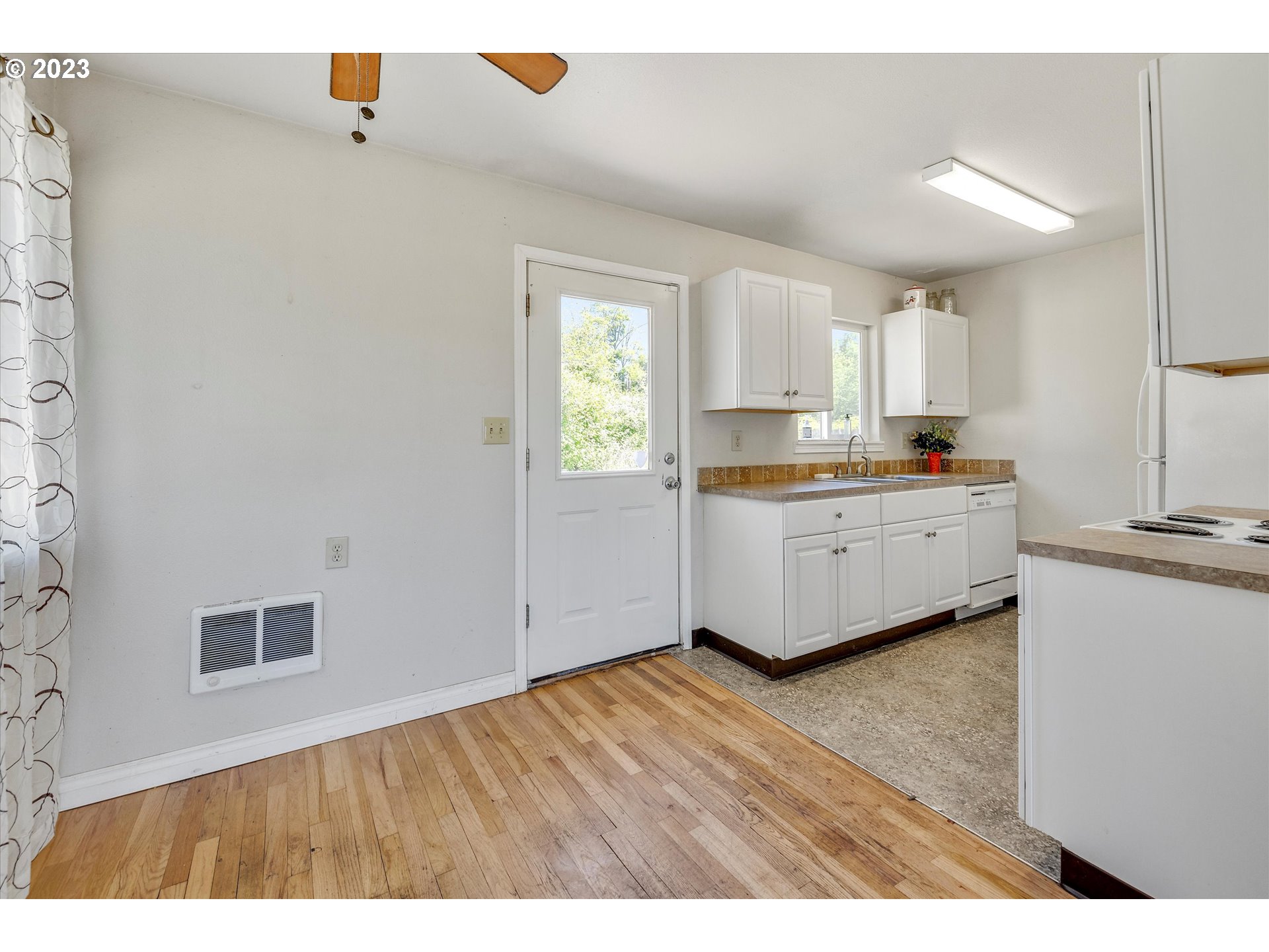 17981 Southeast Hemrich Road Damascus, OR 97089 - Photo 10 of 28 Gallery Image 10