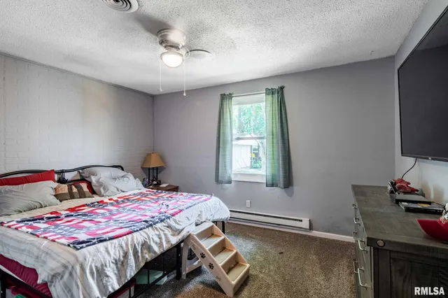 $225,000 | 708 East Candy Cane Lane, West Frankfort, IL 62896