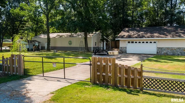 $225,000 | 708 East Candy Cane Lane, West Frankfort, IL 62896