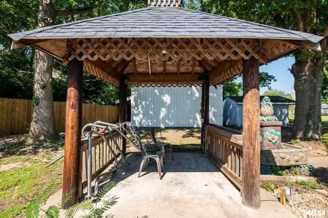 $225,000 | 708 East Candy Cane Lane, West Frankfort, IL 62896