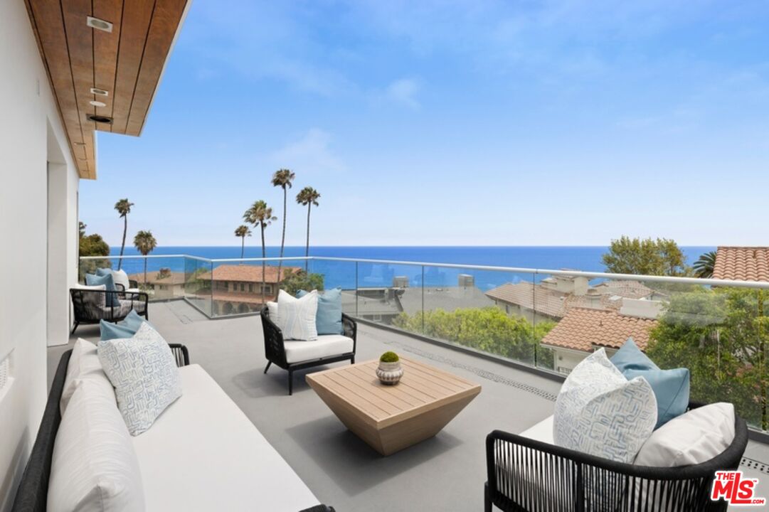 17713 Posetano Road Pacific Palisades, CA 90272 - Photo 4 of 24