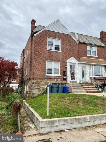 a front view of house with yard