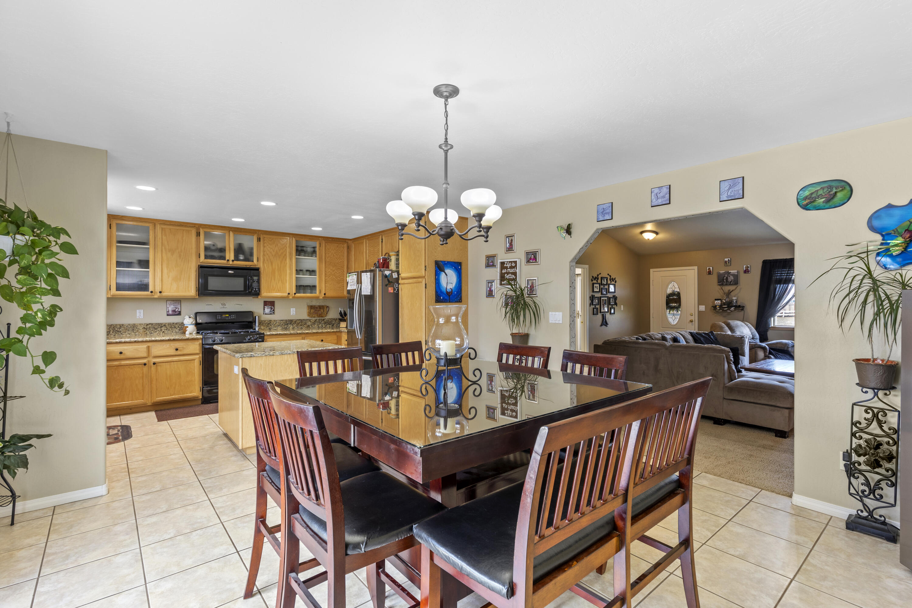 18270 Ghost Town Street Tehachapi, CA 93561 - Photo 13 of 45 6Y9A7212