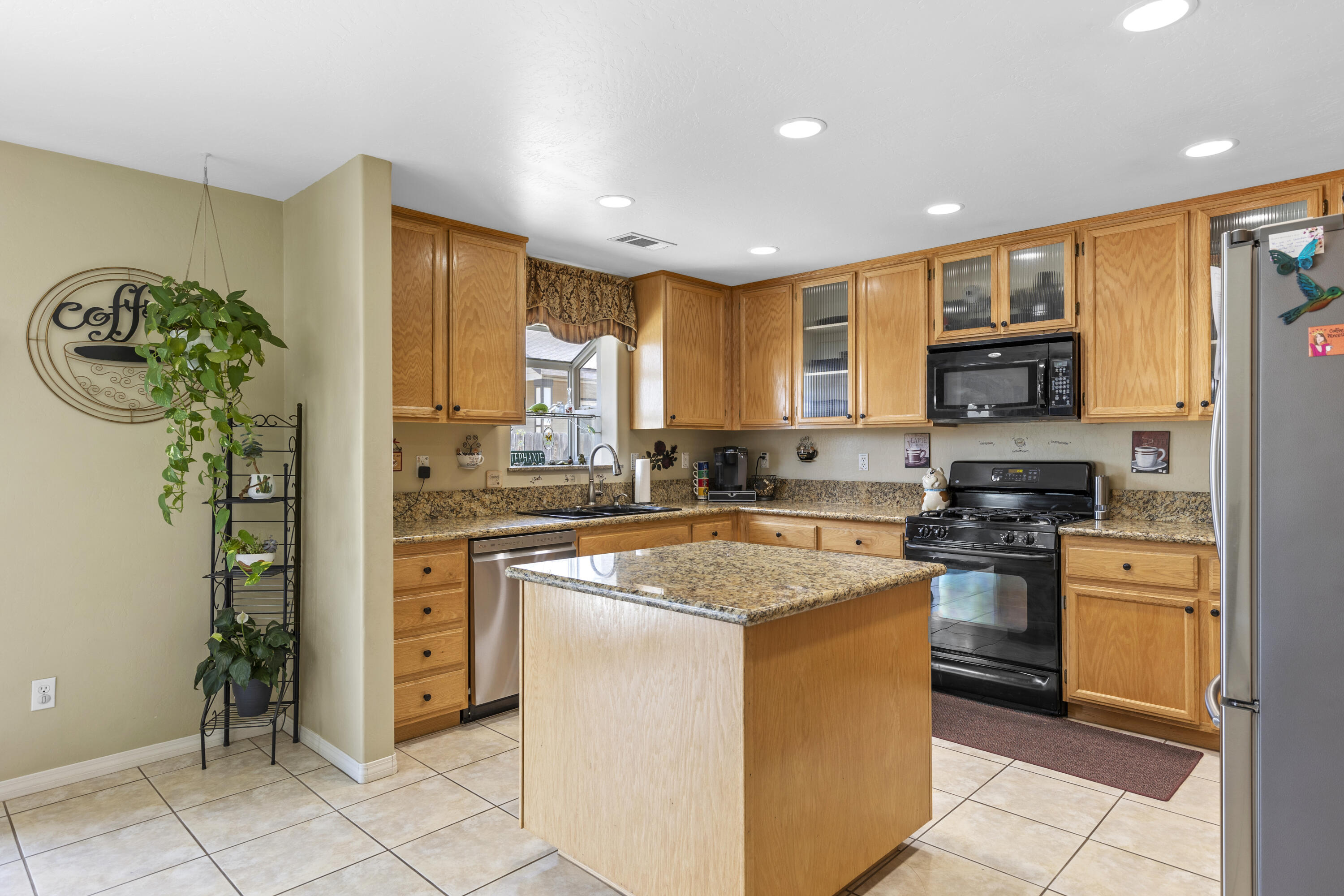 18270 Ghost Town Street Tehachapi, CA 93561 - Photo 14 of 45 6Y9A7215