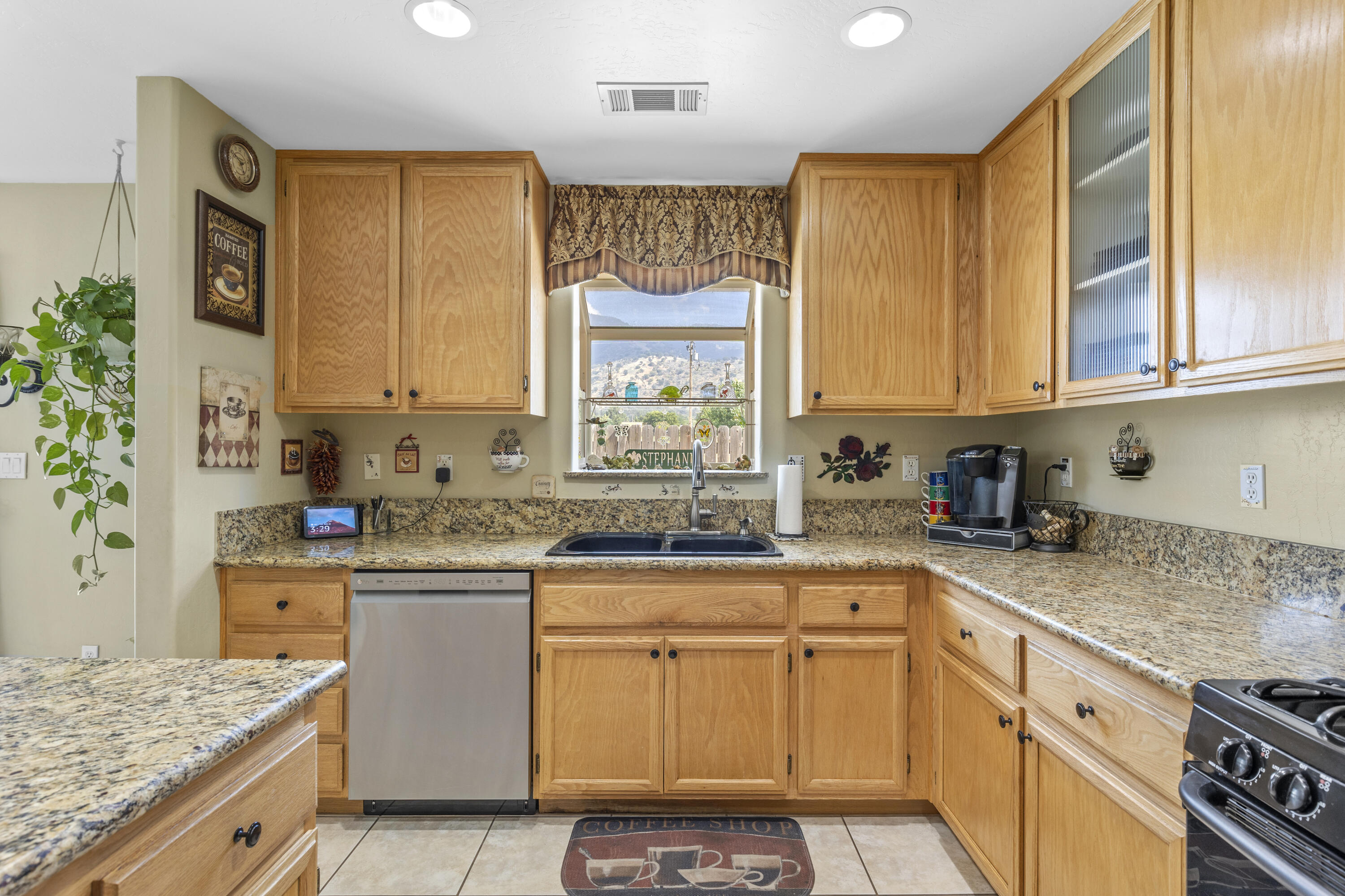 18270 Ghost Town Street Tehachapi, CA 93561 - Photo 15 of 45 6Y9A7219