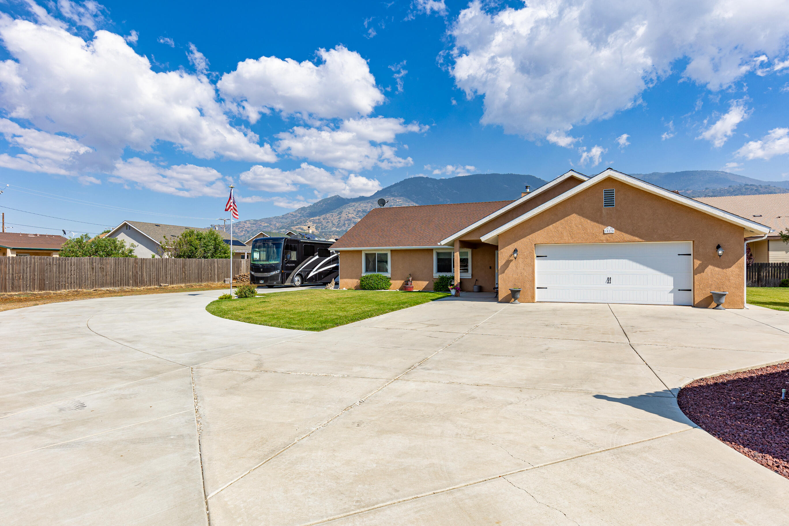 18270 Ghost Town Street Tehachapi, CA 93561 - Photo 2 of 45 6Y9A7264211111