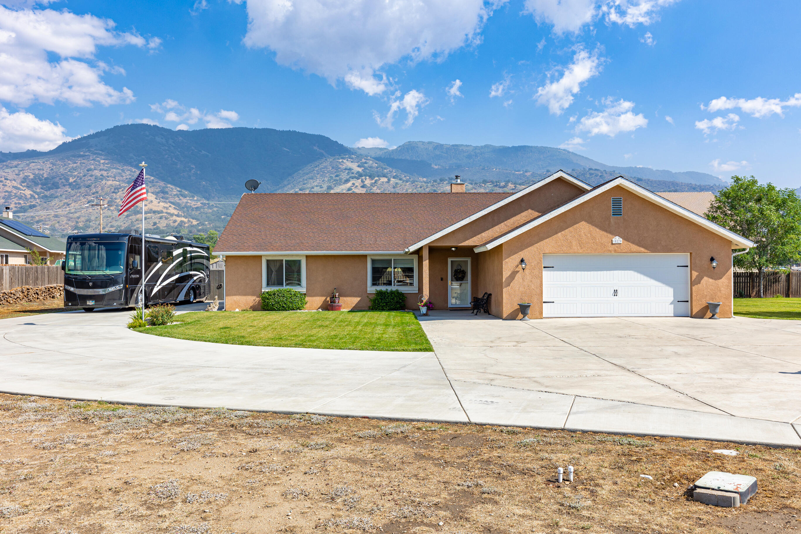18270 Ghost Town Street Tehachapi, CA 93561 - Photo 3 of 45 6Y9A7265211111