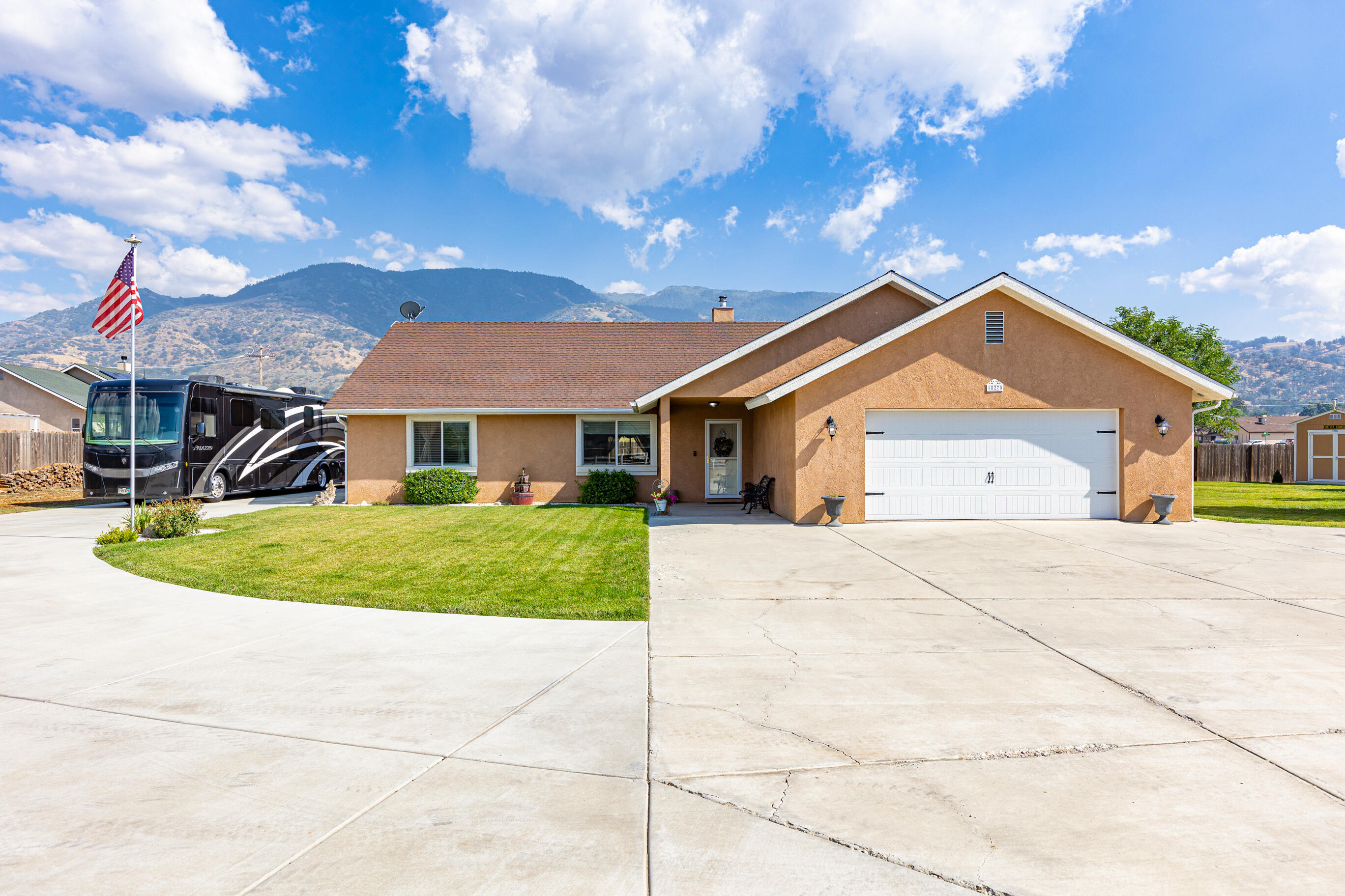 18270 Ghost Town Street Tehachapi, CA 93561 - Photo 4 of 45 6Y9A7266211111