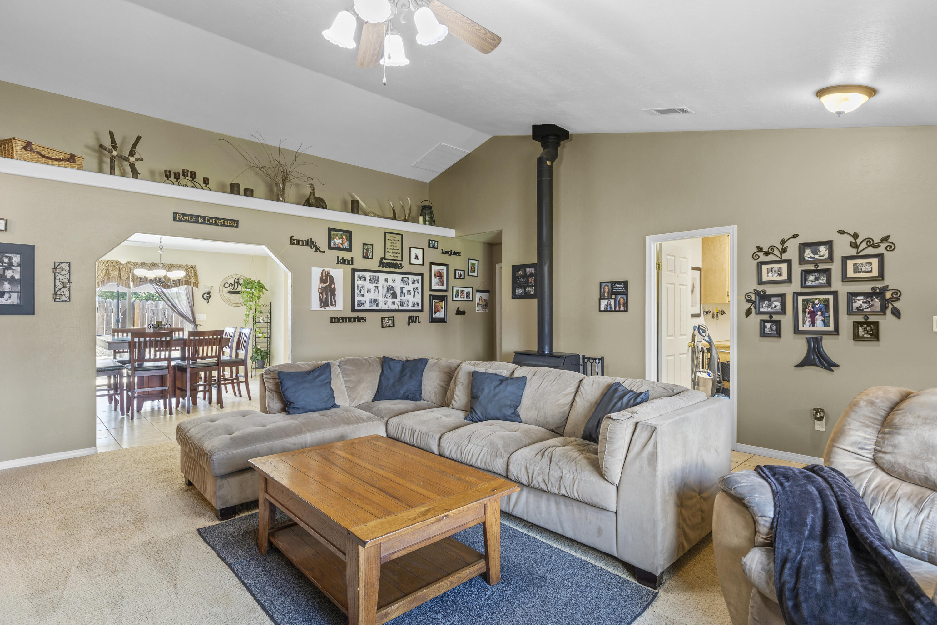 18270 Ghost Town Street Tehachapi, CA 93561 - Photo 9 of 45 6Y9A7203