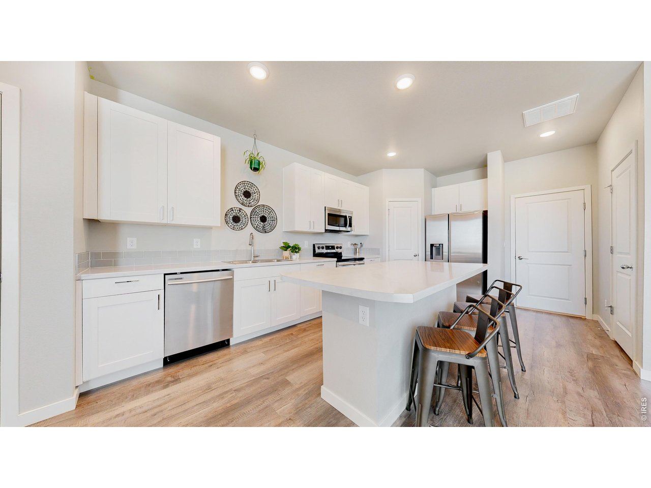 260 Pawnee Road, Unit D3 Ault, CO 80610 - Photo 5 of 44 Light and bright kitchen with island.