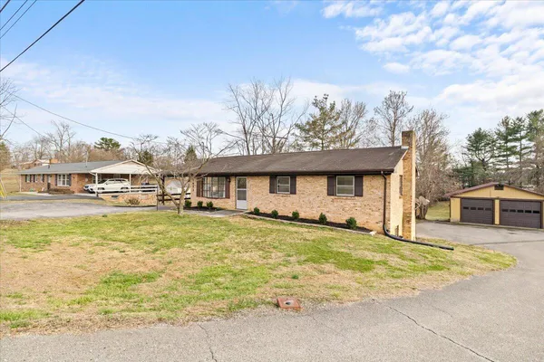 $349,999 | 1471 Mud Pike Road Northwest, Christiansburg, VA 24073