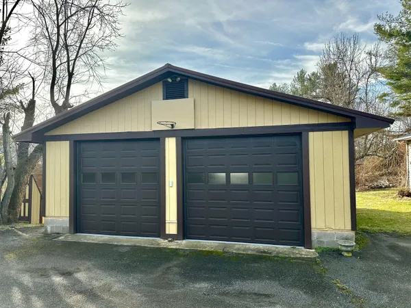 $349,999 | 1471 Mud Pike Road Northwest, Christiansburg, VA 24073