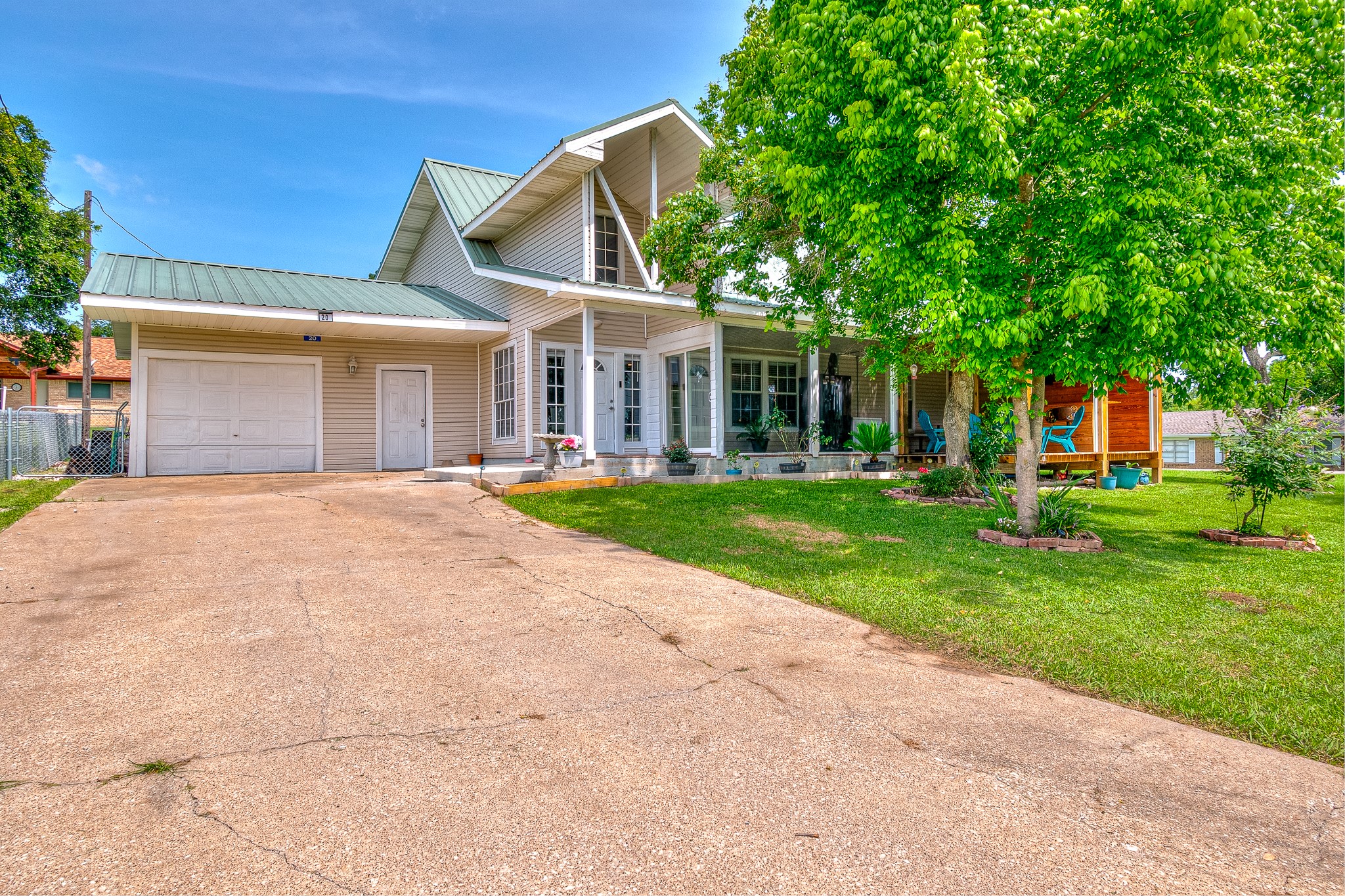 20 Clearview Point Blank, TX 77364 - Photo 29 of 38 front view of a house with a yard