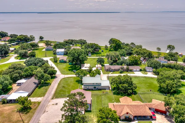 $1,700 | 20 Clearview, Point Blank, TX 77364