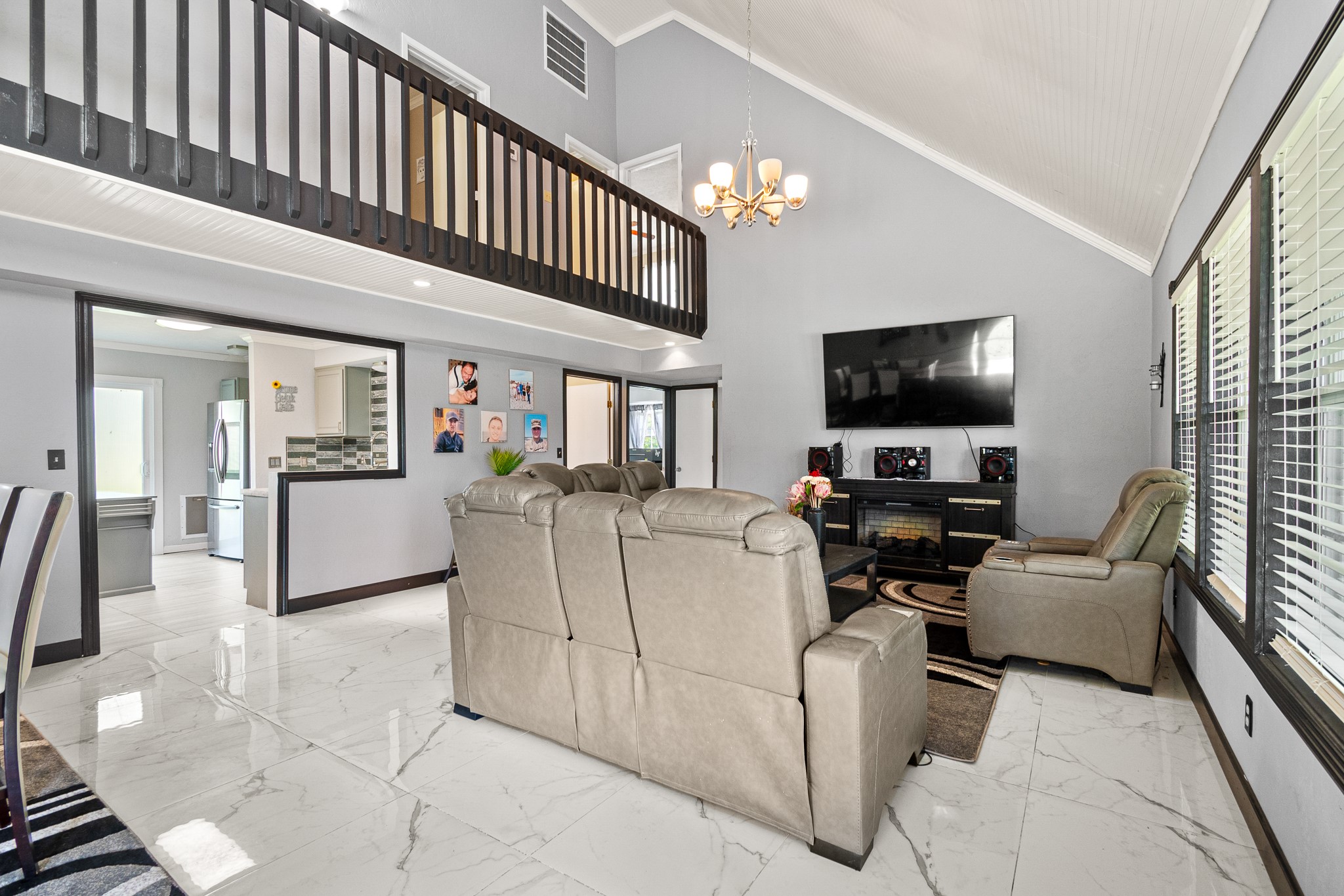 20 Clearview Point Blank, TX 77364 - Photo 4 of 38 a living room with furniture and a flat screen tv