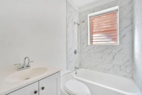 $1,600 | 1554 Southwest 5th Street, Unit 11C, Miami, FL 33135