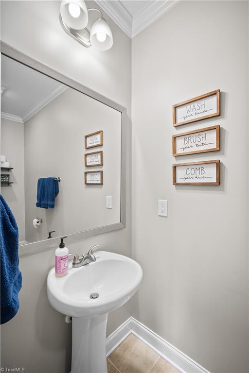 1273 South Union Grove Road Lexington, NC 27295 - Photo 16 of 44 Main level full bathroom (Vanity has been updated)
