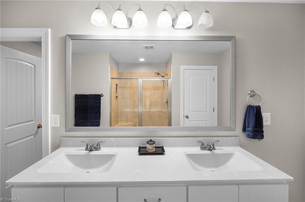 1273 South Union Grove Road Lexington, NC 27295 - Photo 27 of 44 Primary Bathroom