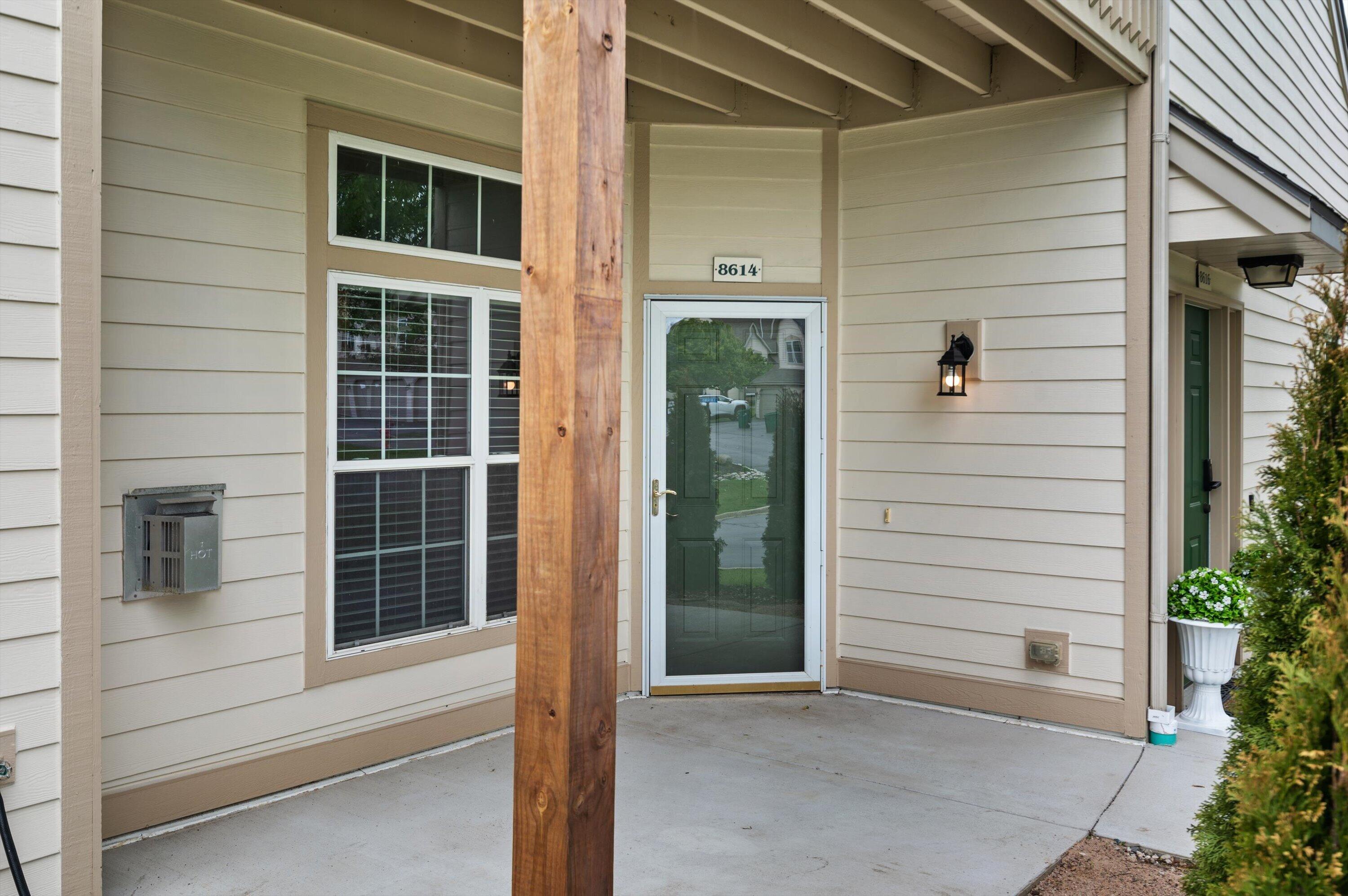 8614 South Stratford Road Oak Creek, WI 53154 - Photo 3 of 18 05-0025