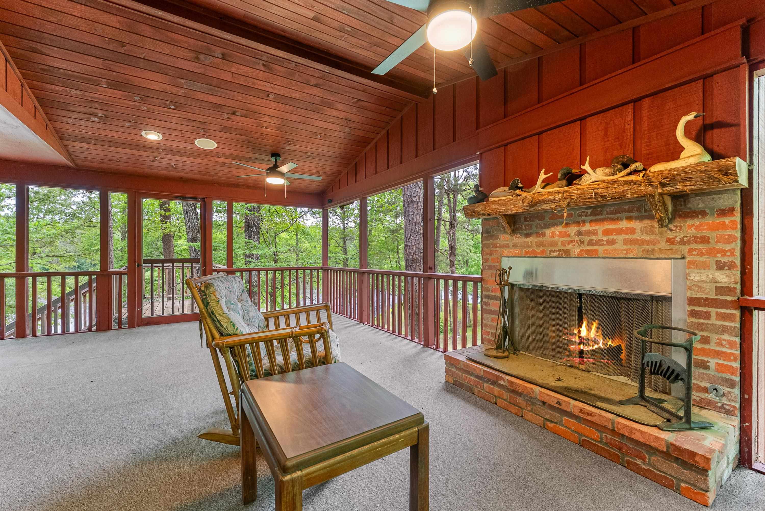 Sunroom / solarium with lofted ceiling