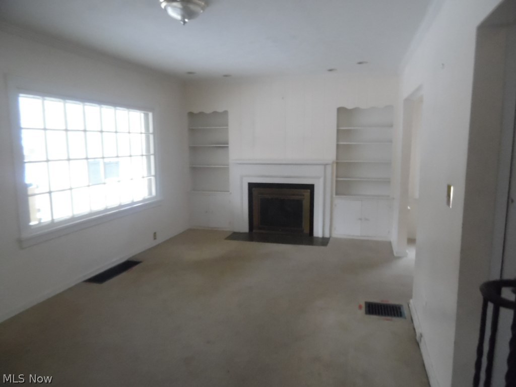 890 Helmsdale Road Cleveland Heights, OH 44112 - Photo 5 of 16