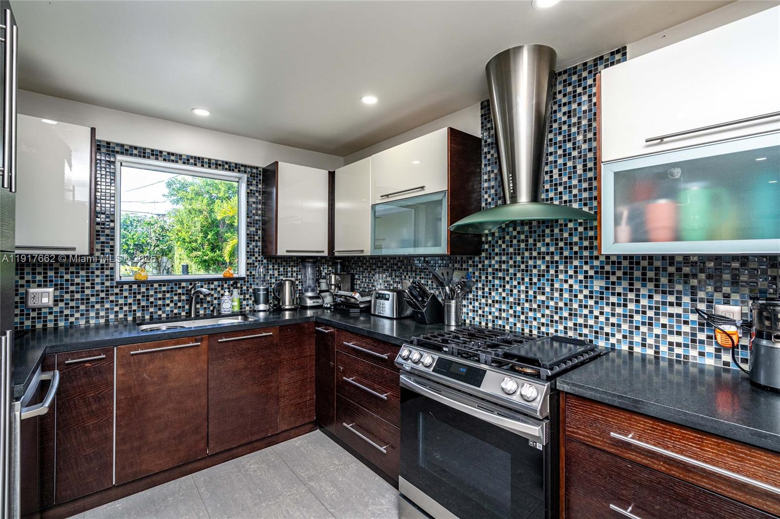 1360 Southwest 16th Street Miami, FL 33145 - Photo 10 of 35